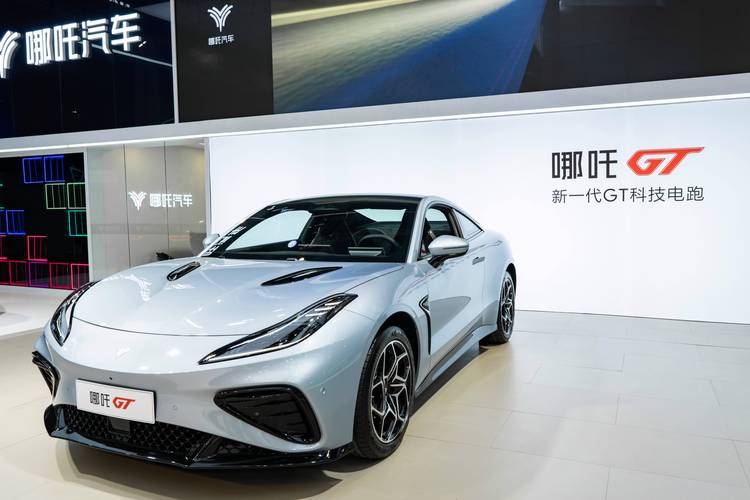 惠州254哪吒汽车在智能汽车领域的表现，领途汽车在新能源汽车市场中的影响力